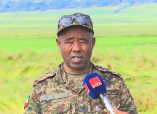 ከሕግ ማስከበር በተጓዳኝ የደረሱ ሰብሎች ወቅቱን ባልጠበቀ ዝናብ እንዳይባክኑ ሰብልን በመሠብሠብ አርሶ አደሮችን ለመደገፍ ሠራዊቱ ዝግጁ ስለመኾኑ ብርጋዴል ጄኔራል አዘዘው መኮንን ገለጹ፡፡