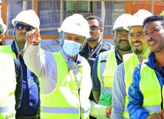 ርእሰ መሥተዳድር አረጋ ከበደ የመገጭን መስኖ ግድብ ፕሮጄክት እየተመለከቱ ነው።