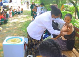 አስከፊውን የማሕጸን ጫፍ በር ካንሠር ለመከላከል ለልጃገረዶች ክትባት እየተሰጠ ነው።