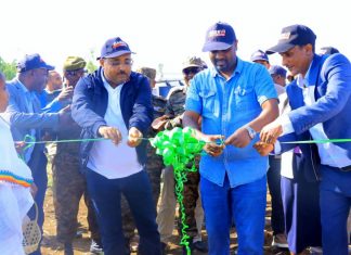 የሰሜን ጎጃም ዞን የእርሻ ትራክተሮችን ለተጠቃሚ አርሶ አደሮች አስረከበ።