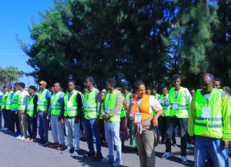 ከ900 በላይ ወጣቶች የሰላም ዘብ ለመኾን ሠልጥነው ወደ ሥራ ገቡ።