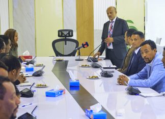 ርእሰ መሥተዳድር አረጋ ከበደ ከጤና ሚኒስትር ዶክተር መቅደስ ዳባ ጋር በክልሉ የጤና ጉዳዮች ዙሪያ እየተወያዩ ነው።