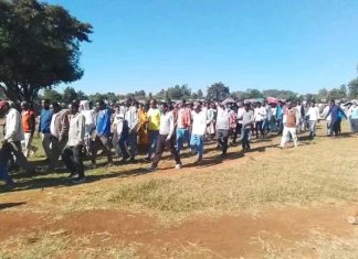 ልጆቻቸው ያለችግር እንዲማሩ መንግሥት ሕግ ማስከበሩን አጠናክሮ እንዲቀጥል የዱር ቤቴ ከተማ ነዋሪዎች ባካሄዱት ሰላማዊ ሰልፍ ገለጹ።