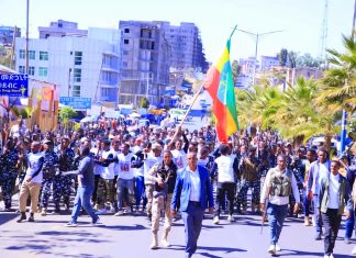 የደብረ ታቦር ከተማ አሥተዳደር ያሰለጠናቸውን ሚሊሻዎች አስመረቀ።