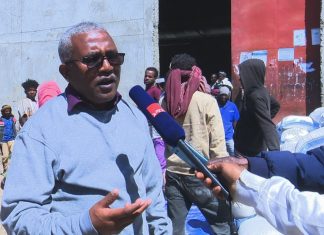 ዳሽን ቢራ ፋብሪካ አክሲዮን ማኅበር በደብረ ብርሃን ከተማ ለሚገኙ ተፈናቃዮች የዕለት ደራሽ ድጋፍ አደረገ።