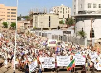 ጽንፈኛ ቡድኑ የሚያደርሰውን ግፍ እና በደል እንደሚቃወሙ የሞጣ ከተማ ነዋሪዎች በሰላማዊ ሰልፍ ገለጹ።