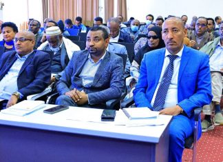 የአማራ ክልል ምክር ቤት በረቂቅ አዋጆች ዙሪያ ከሕዝብ ወኪሎች ጋር እየተወያየ ነው።