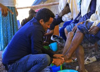 “በትህትና ዝቅ ይላሉ፤ በክብር ከፍ ብለው ይኖራሉ”