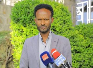 ከ570 ሺህ በላይ የቤተሰብ ኀላፊዎችን የማኅበረሰብ አቀፍ ጤና መድኅን ተጠቃሚ ለማድረግ እየተሠራ መኾኑን የደቡብ ወሎ ዞን አስታወቀ።