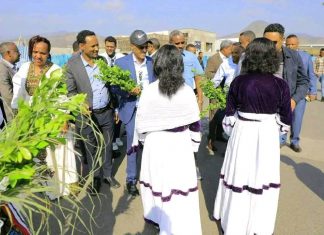 ርእሰ መሥተዳድር አረጋ ከበደ ደቡብ ወሎ ዞን ኮምቦልቻ ከተማ ገቡ።