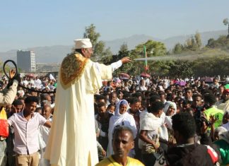 የጥምቀት በዓል በኮምቦልቻ ከተማ በድምቀት እየተከበረ ነው።