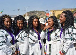 “ኧረ አዘቀዘች ፀሐይ የቆንጆቹን አንገት ልታይ”