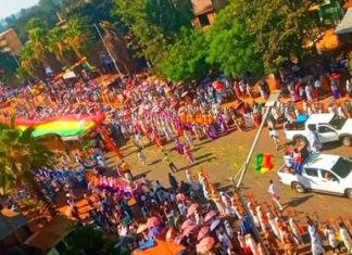 በፍኖተ ሰላም ከተማ ታቦታት ወደ ጥምቀተ ባሕር እየወረዱ ነው።