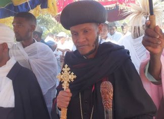 በሰቆጣ ከተማ የከተራ በዓል ታቦታቱ ወደ ጥምቀተ ባሕሩ እየወረዱ ነው።