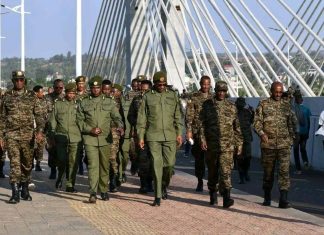 ሌተናል ጄኔራል መሐመድ ተሰማ እና የዕዙ መሪዎች በባሕር ዳር ከተማ የመሠረተ ልማት ሥራዎችን ጎበኙ።
