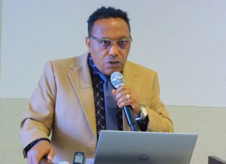 ከ3 ቢሊዮን ብር በላይ ብር የተመደበላቸው ፕሮጀክቶች እየተገነቡ መኾናቸውን የአማራ ክልል ኢንዱስትሪ ፓርኮች ልማት ኮርፖሬሽን ገለጸ።