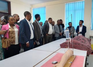በደብረ ብርሃን ጤና ሳይንስ ኮሌጅ የተከታታይ ሙያ ማጎልበቻ ማዕከል ተመርቆ ለአገልግሎት ክፍት ኾነ።
