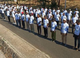 በደብረ ማርቆስ ከተማ ሲሠለጥኑ የቆዩ የሰላም አስከባሪ እና የሚሊሻ አባላት ተመረቁ።