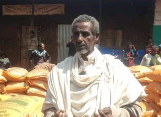 በጃቢ ጠህናን ወረዳ ለአርሶ አደሮች የአፈር ማዳበሪያ እየተሰራጨ ነው።