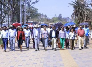 የምክር ቤት አባላት የባሕር ዳር ከተማ የኮሪደር ልማትን እየጎበኙ ነው።