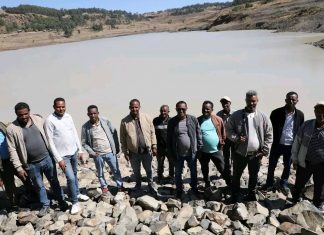 የስማዳ ወረዳ አርሶ አደሮች በአጓት ውኃ የአፈር ግድብ ፕሮጀክት በመስኖ ተጠቃሚ መሆናቸውን ተናገሩ።