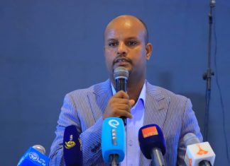 የጤና ባለሙያዎች የጸጥታ ችግር ሳይበግራቸው ማኅበረሰቡ ለተባባሰ የጤና ችግር እንዳይጋለጥ ማድረጋቸውን አቶ አብዱልከሪም መንግሥቱ ገለጹ።