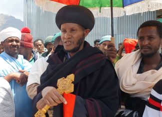 ብጹዕ አቡነ በርናባስ በጋዝጊብላ ወረዳ ድጋፍ ለሚሹ ወገኖች የሰብዓዊ ድጋፍ አደረጉ።