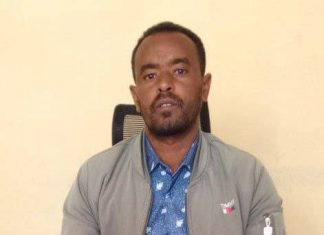 ደጀን ወረዳ ለመኸር ምርት ከ77 ሺህ በላይ የአፈር ማዳበሪያ ለማሰራጨት እየሠራ ነው።