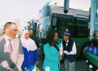 የአዲስ አበባ ከተማ አሥተዳደር በኤሌክትሪክ የሚሠሩ የሕዝብ ትራንስፖርት ተሽከርካሪዎችን ሥራ አስጀመረ።