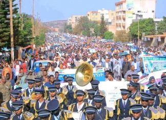 ሀገራዊ ለውጡ የመጣበትን እና የሕዳሴ ግድብ የተጀመረበትን ቀን አስመልክቶ ሕዝባዊ ሰላማዊ ሰልፍ በተለያዩ አካባቢዎች እየተካሄደ ነው።