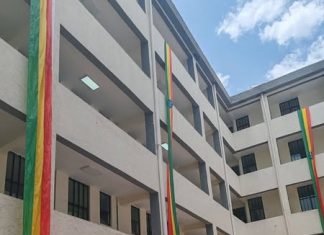 ከንቲባ አዳነች አቤቤ 446 ቤቶችን ለአቅመ ደካማ እና ለልማት ተነሽዎች አስረከቡ።