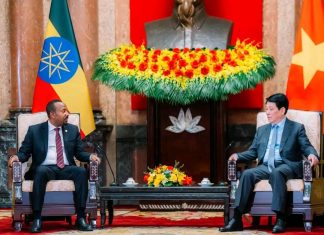 ጠቅላይ ሚኒስትር ዐቢይ አሕመድ (ዶ.ር) በቬይትናም ሶሻሊስት ሪፐብሊክ የሚያደርጉትን ይፋዊ ጉብኝት በመቀጠል ከቬይትናም ፕሬዝዳንት ክቡር ጄነራል ሉዎንግ ኩዎንግ እና ከብሔራዊ ምክር ቤቱ ፕሬዝዳንት ክቡር ትራን ታንህ ማን ጋር ተገናኝተው ተወያይተዋል።