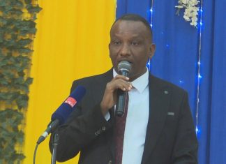 የመንግሥት ሠራተኞች በጋራ በመቆም ሰላምን ሊያረጋግጡ እንደሚገባ የማዕከላዊ ጎንደር ዞን አሥተዳደር አሳሰበ።