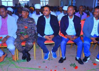 በሰሜን ጎጃም ዞን ከአዴት ከተማ አሥተዳደር እና ይልማና ዴንሳ ወረዳ ነዋሪዎች ጋር ሕዝባዊ የሰላም ውይይት እየተካሄደ ነው።