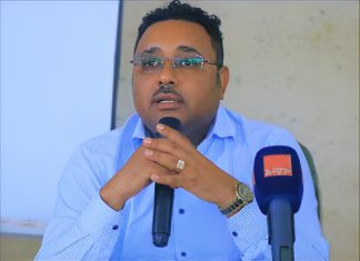 ግጭቱ የሚጎዳው እኛኑ ስለኾነ ለሰላሙም መሥራት ያለብን እኛው ነን ሲሉ የአዴት ከተማ ነዋሪዎች ተናገሩ።