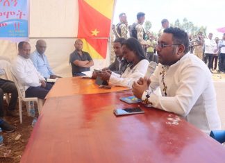 የአማራ ክልል ከፍተኛ መሪዎች የጎንጅ ቆለላ እና የአካባቢው ነዎሪዎች ጋር እየተወያዩ ነው።