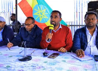 ከፍተኛ መሪዎች ከጎንደር ዙሪያ ወረዳ ነዋሪዎች ጋር እየተወያዩ ነው።