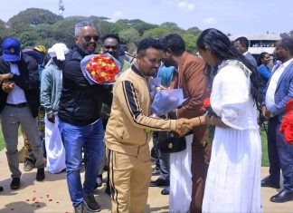 ከመላው ኢትዮጵያ የተውጣጡ የኪነ ጥበብ ባለሙያዎች የባሕር ዳር ከተማን የልማት ሥራዎች ጎበኙ።