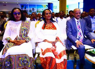 መምህራን በወቅታዊ እና ሀገራዊ ጉዳዮች ላይ እየመከሩ ነው።