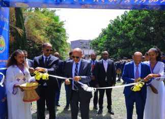 ምክትል ጠቅላይ ሚኒስትር ተመሥገን ጥሩነህ በጎንደር ከተማ የተገነባውን ቲቲኬ የዘይት ፋብሪካ መረቁ።