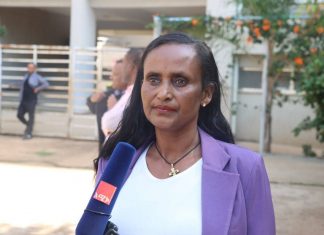 በአማራ ክልል 130 ሺህ 280 ተማሪዎች የስምንተኛ ክፍል ክልላዊ ፈተና እየወሰዱ ነው።