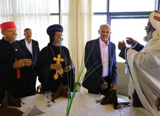 ለርእሰ መሥተዳድር አረጋ ከበደ የሜዳሊያ ሽልማት ተበረከተ።