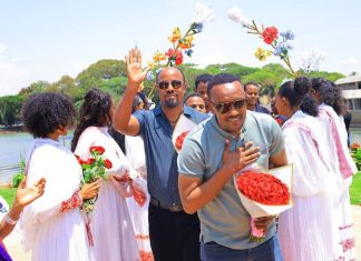 የተፎካካሪ ፓርቲ ተወካዮች በአማራ ክልል የልማት ሥራዎችን እየተመለከቱ ነው።