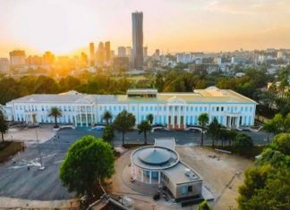 መለው ኢትዮጵያውያን ብሔራዊ ቤተ መንግሥትን እንዲጎበኙ ጥሪ ቀረበ።