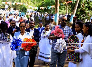 ከፍተኛ መሪዎች በአዲስ ዘመን ከተማ አሥተዳደር የተገነባውን ትምህርት ቤት መርቀው ሥራ አስጀመሩ።