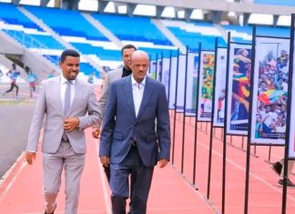 ርዕሰ መሥተዳደር አረጋ ከበደ እና የባሕልና ስፖርት ሚኒስትር ሸዊት ሻንካ አረንጓዴ አሻራቸውን አኖሩ።