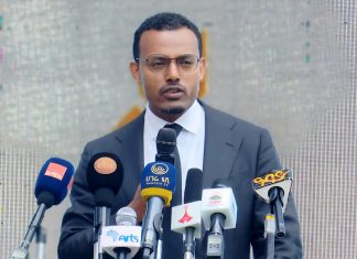 የፋይናንስ ዘርፉ ዘመናዊ እና ተወዳዳሪ እንዲኾን ደንበኞች ላይ ትኩረት ያደረገ የባንክ አገልግሎት መስጠት ያስፈልጋል።