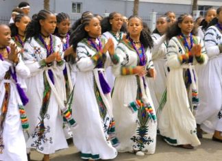 የሻደይ አሸንድየ በዓል ዕሴቱን በጠበቀ መልኩ ተከብሯል።