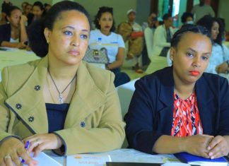 የኢትዮጵያ ሀገራዊ ምክክር ኮሚሽን ከተለያዩ አደረጃጀቶች ከተውጣጡ ሴቶች ጋር እየመከረ ነው።