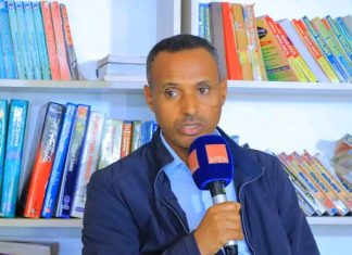 በቀለም ትምህርት ብቻ ጎበዝ መኾን በቂ አይደለም፡፡